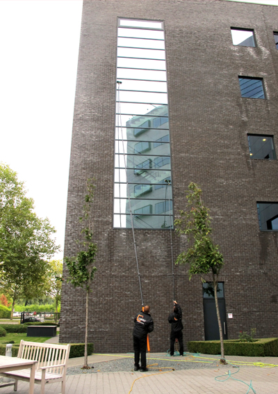 Carro window cleaning